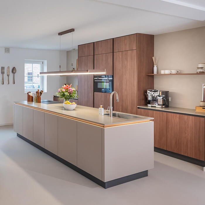 Binnenkijker: moderne warme keuken bij online voedingscoach Djamila Smit