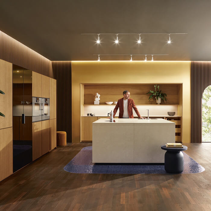 Keuken in elegant eikenhout en keramiek van next125