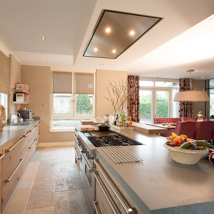 Creëer één ruimte van woonkamer en keuken