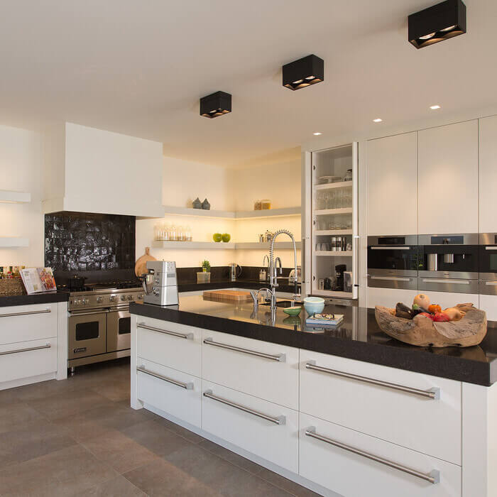 Een witte keuken past in ieder interieur!