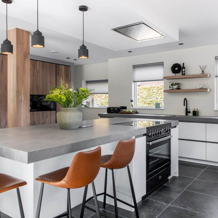 Stijlvol Wonen; stijlvolle Tieleman-keuken te Oostvoorne, leefkeuken als middelpunt