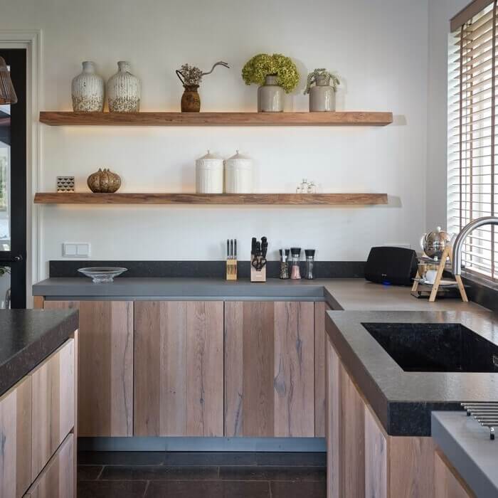 Binnenkijker; Houten Mereno keuken in eiken wildfineer