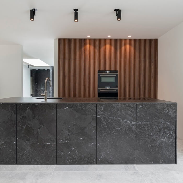 Keuken uitgelicht: Mereno Seregno fineer keuken met groef