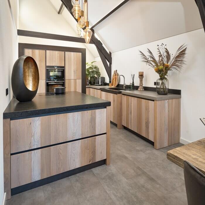 Suze van Business Class (RTL7) brengt bezoek aan partner Mereno in Meijel