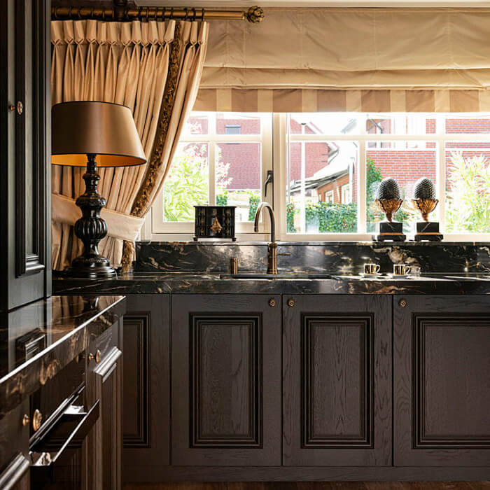 Binnenkijker: Geplaatste klassiek zwarte Tieleman-Maison Sucre keuken (by Mereno)