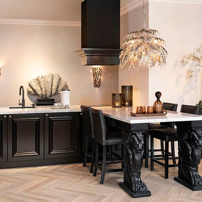 Suze van Business Class (RTL7) brengt bezoek aan showroom van Maison Sucre in Rotterdam