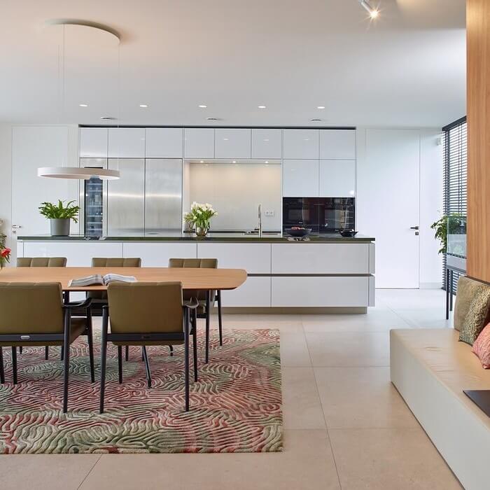 Binnenkijker: Moderne witte hoogglans design keuken in Numansdorp