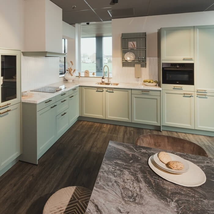 Bezoek 2e Paasdag onze unieke showroom en beleef meer dan 15 nieuwe showroomkeukens