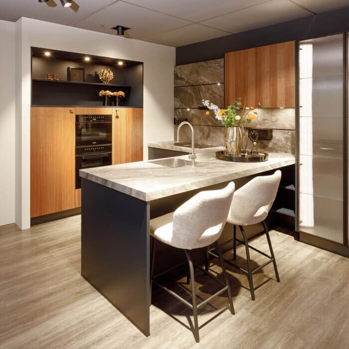 Vandaag 2e Paasdag zijn wij open! Kom langs en beleef o.a. meer dan 15 showroomkeukens