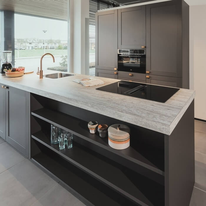 Nieuwe showroomkeuken! Keller keuken met kookeiland en kaderdeuren