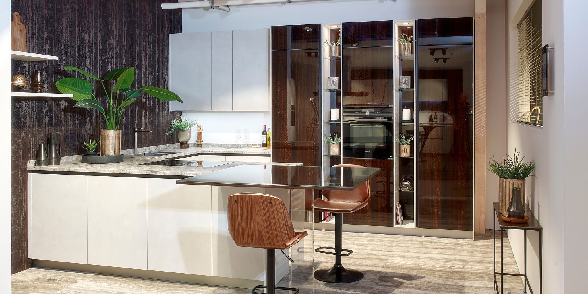 Nieuwe showroomkeuken bij Tieleman Keukens: Snaidero Look met Siemens en Bora