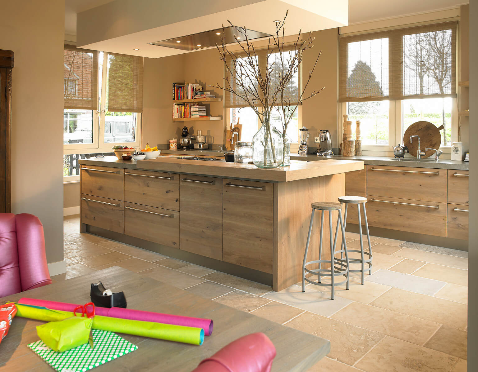 Keuken met geintegreerde eettafel woonkeuken