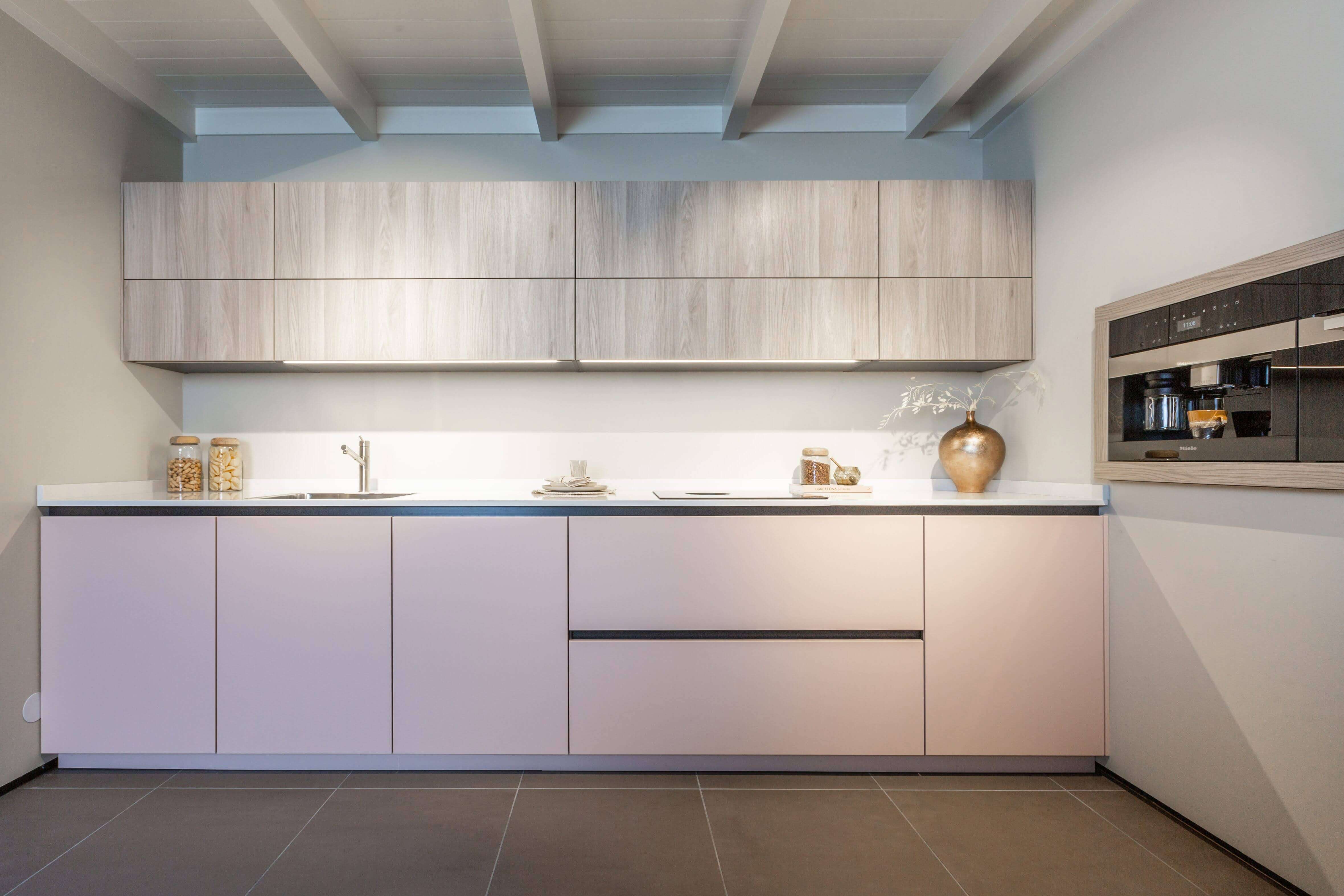 Zachtroze fluweelmat, Essen imitatie keuken