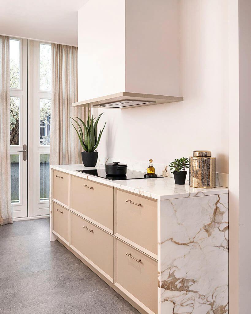Tieleman-Maison Sucre moderne City Chic keuken (by Mereno) met leatherlook fronten