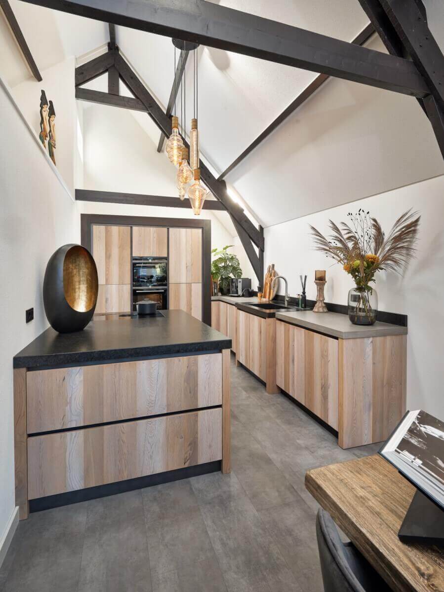 Geplaatste houten Mereno keuken in verschillende houttinten