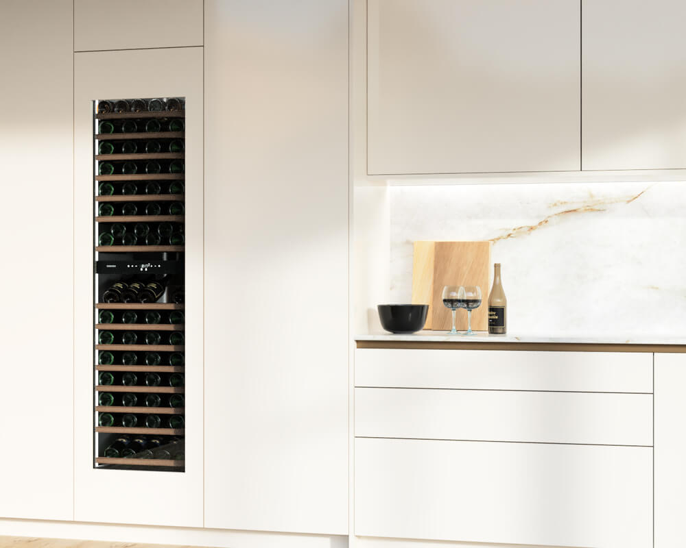 Forvino wijnkast van 60 cm breed, ingebouwd in een moderne keuken