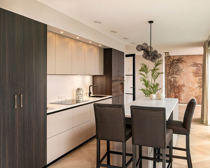 Binnenkijker: moderne City Chic keuken in Rotterdams penthouse