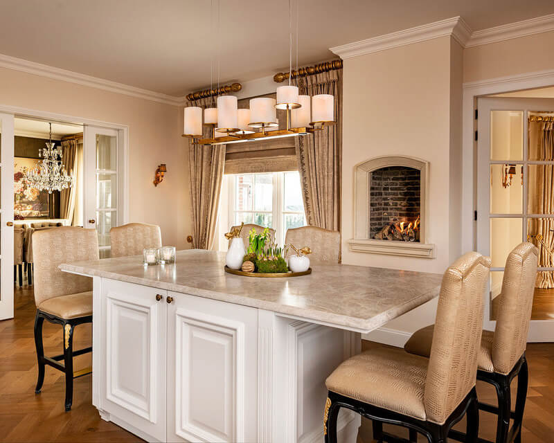 Luxe droominterieur in Long Island stijl door Tieleman Keukens en Maison Sucre