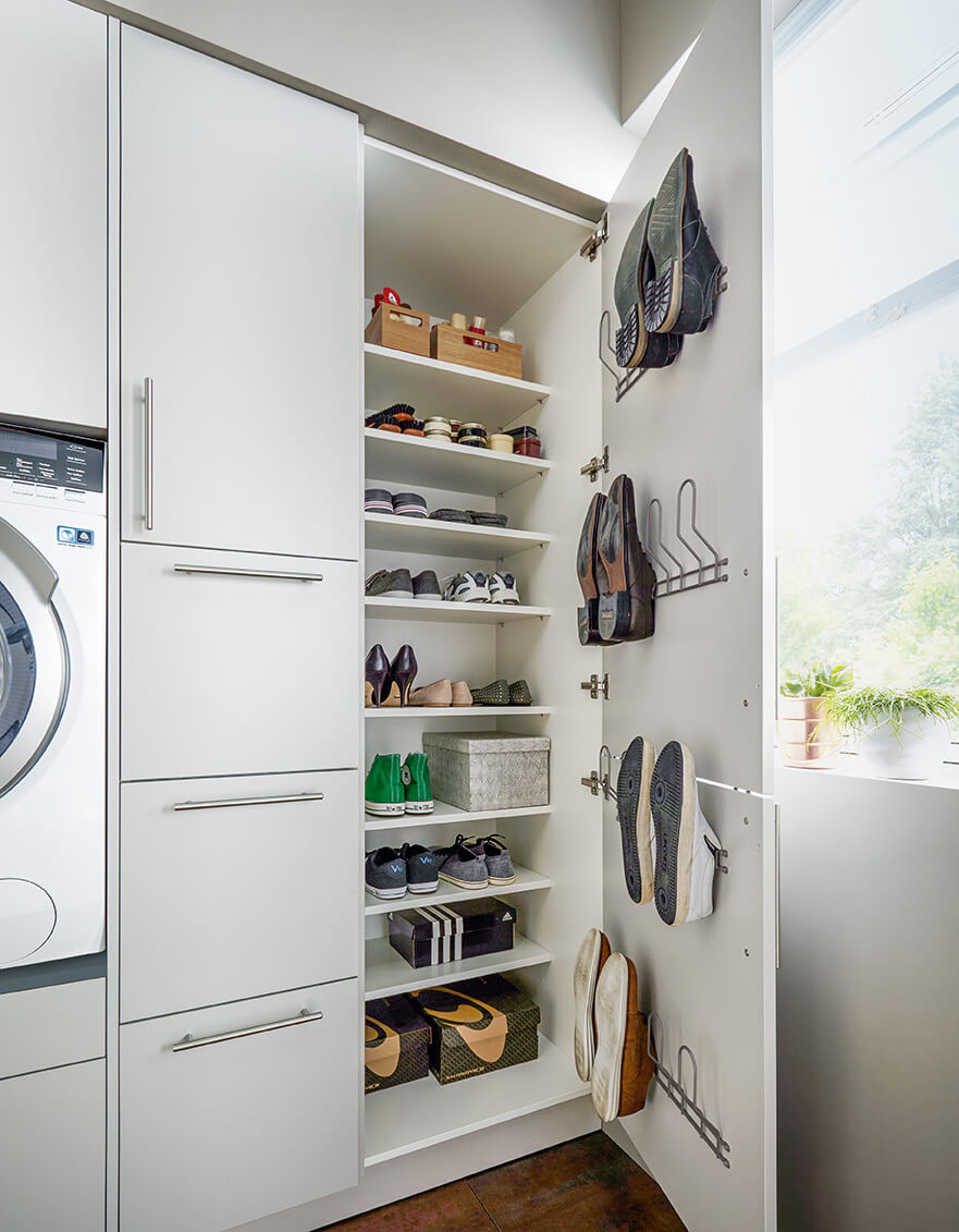 Sch&uuml;ller bijkeuken met inbouw schoenenkast