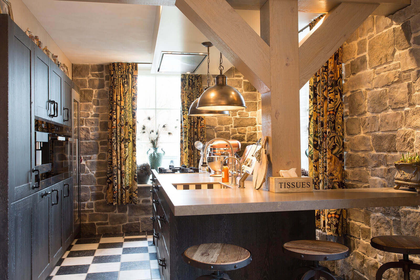 Sfeervolle boerenkeuken met eettafel