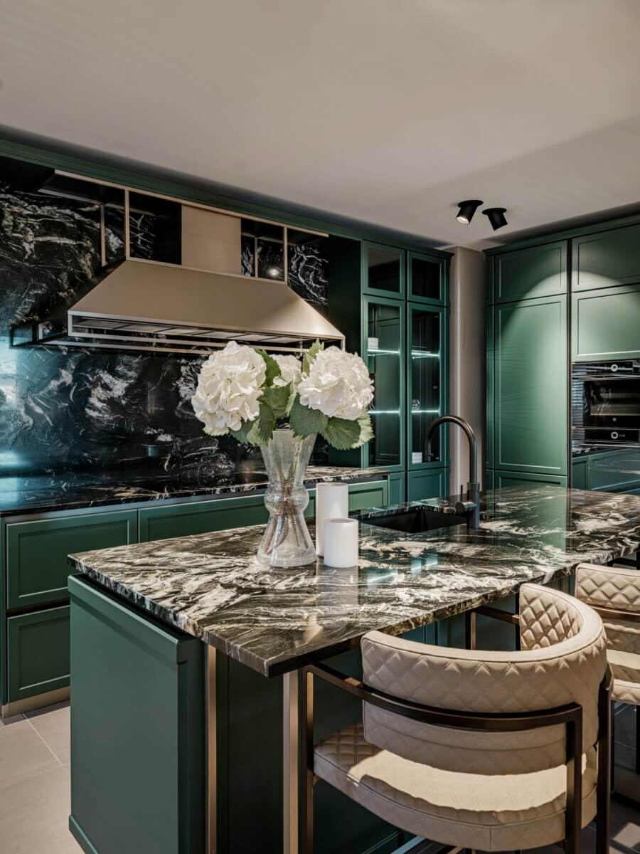 Alpengroene keuken met kookeiland Snaidero Frame