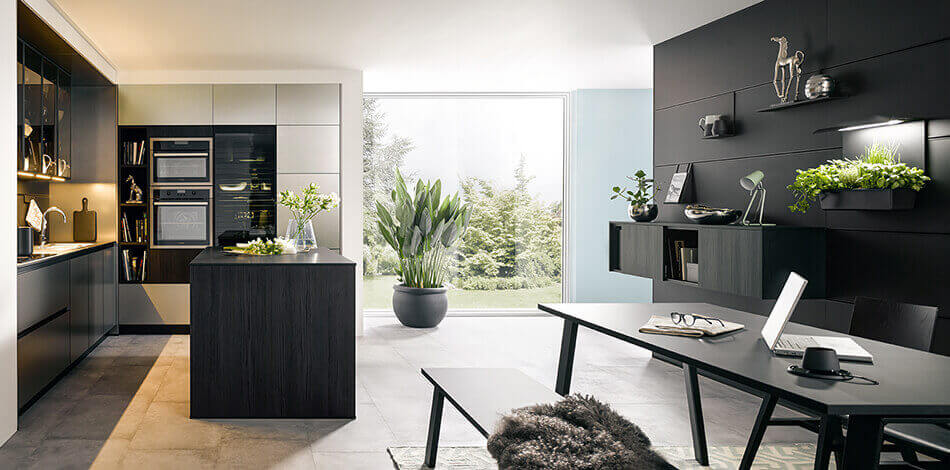 Zwarte monocrhome keuken