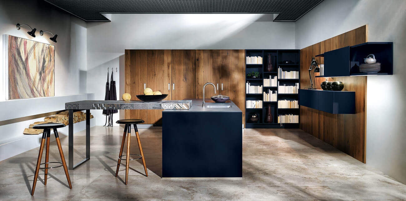 Combineer uw nieuwe donkerblauwe keuken met hout