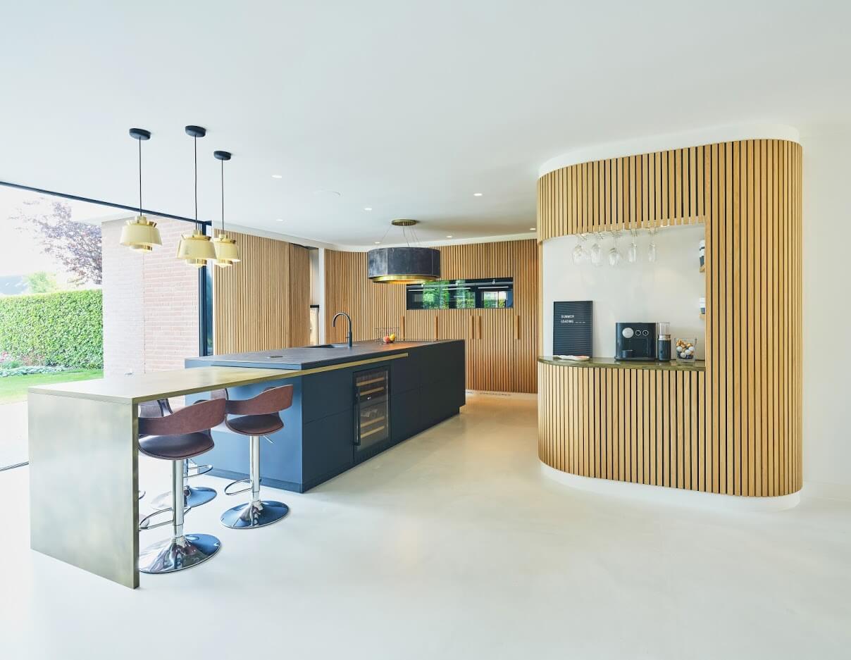 Keuken met lamellenstructuur
