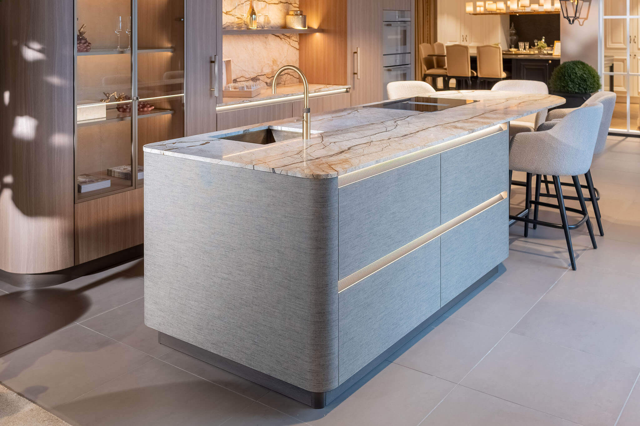 Marmer keuken met kookeiland